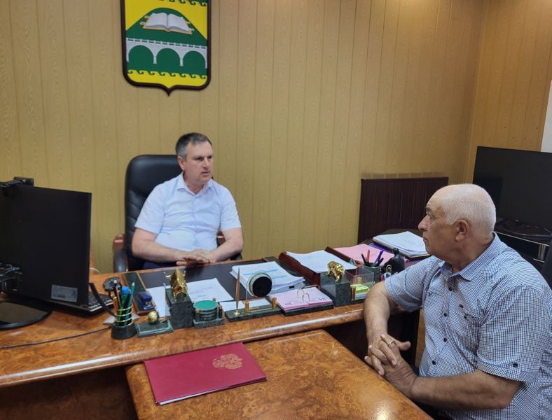 Глава Сулейман-Стальского района провел очередной прием граждан