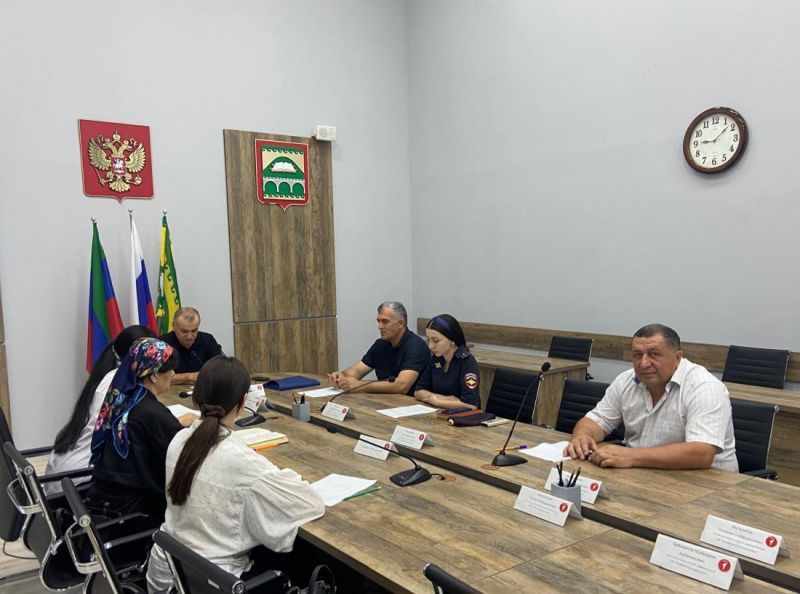 В Сулейман-Стальском районе обсудили меры по профилактике потребления несовершеннолетними наркотических и психотропных веществ